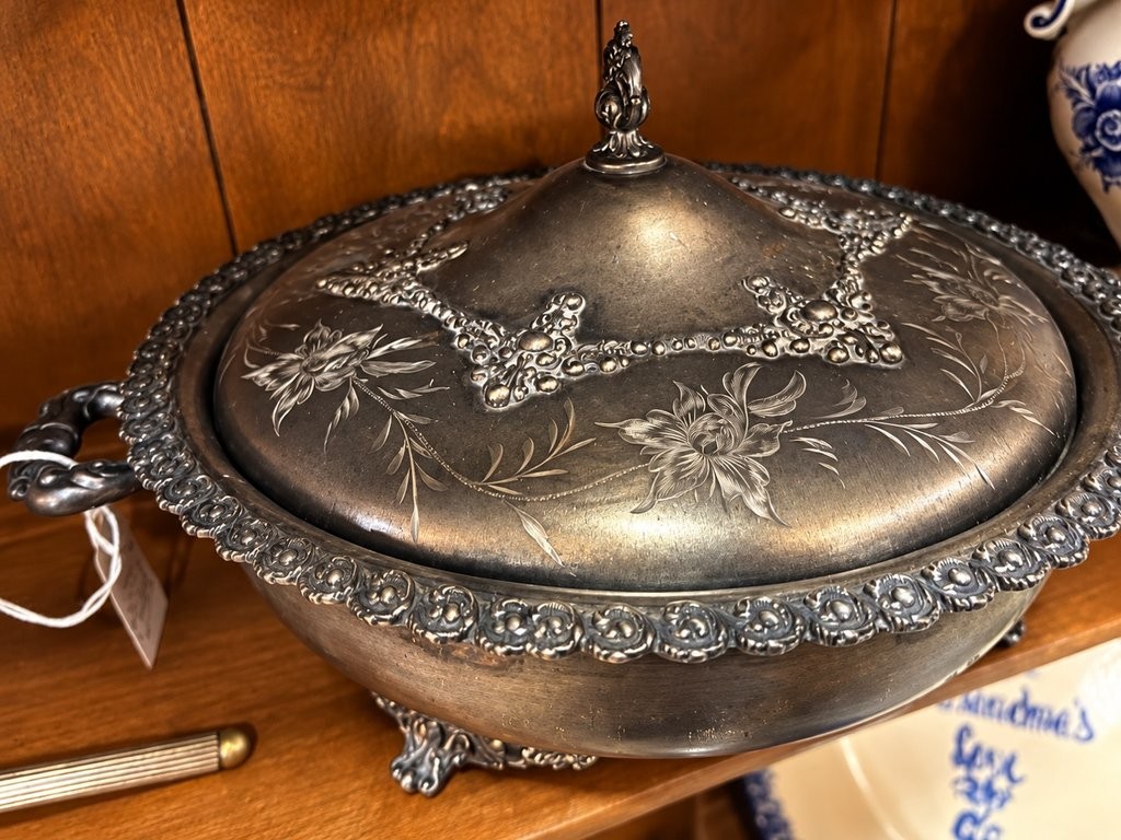 Antique Silver Plated Floral Engraved Tureen with Lid Antique Silver Plated Floral Engraved Tureen with Lid