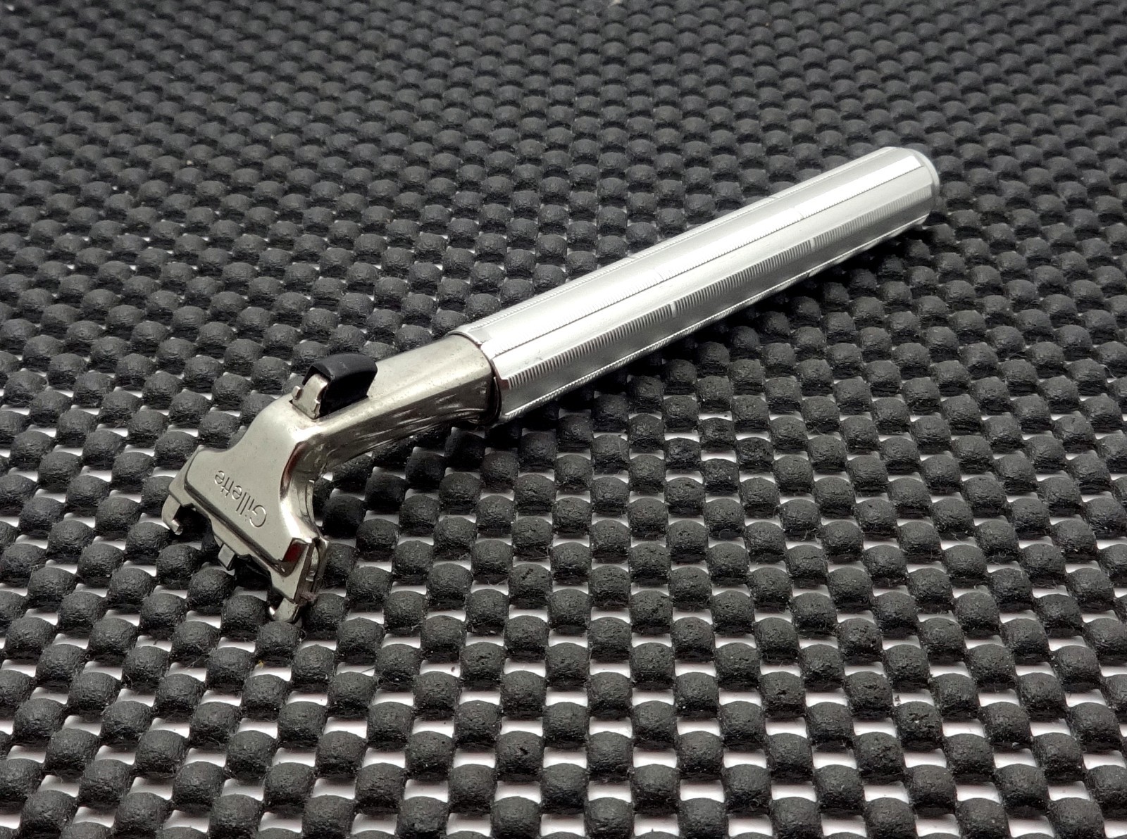 Vintage 1983 Gillette Atra Cartridge Razor ALL METAL Handle D2