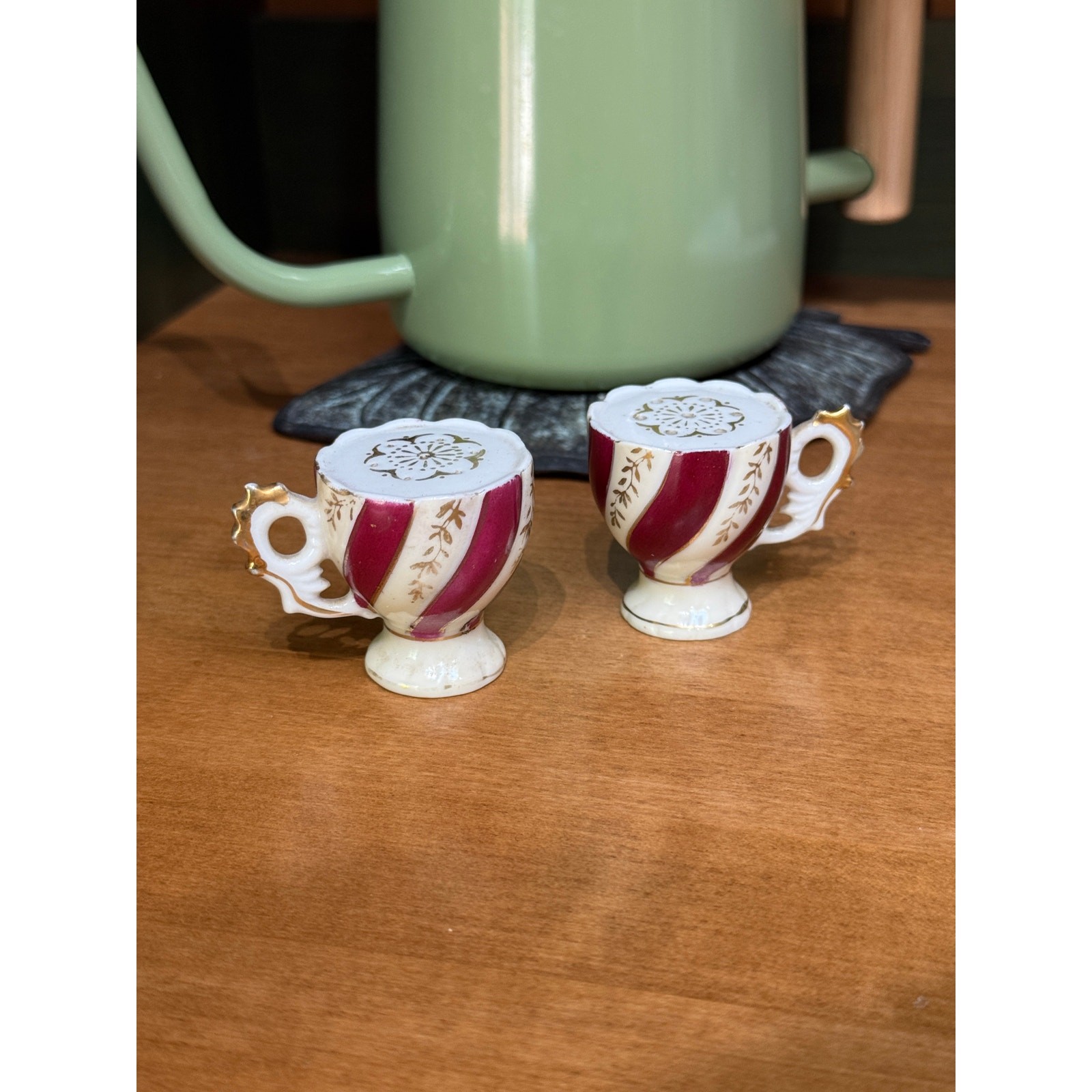 Vintage Occupied Japan Teacup Salt Pepper Shakers Red Gold Mini Cups Set