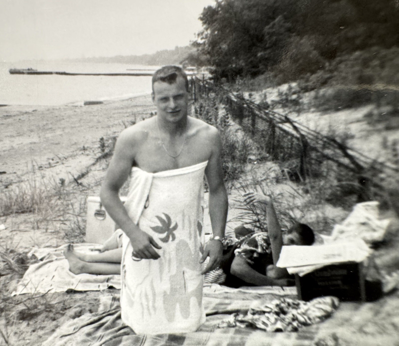 Vtg Photo Shirtless Young Man Wearing A Towel At The Beach-Gay Int Vtg Photo Shirtless Young Man Wearing A Towel At The Beach-Gay Int