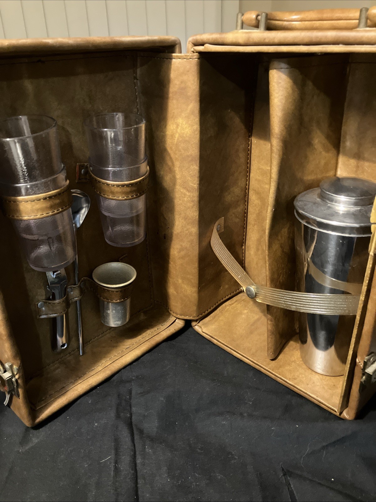 Vintage 1960s MCM Portable Travel Bar Set Case Cocktail Shaker Glasses Strainer Vintage 1960s MCM Portable Travel Bar Set Case Cocktail Shaker Glasses Strainer