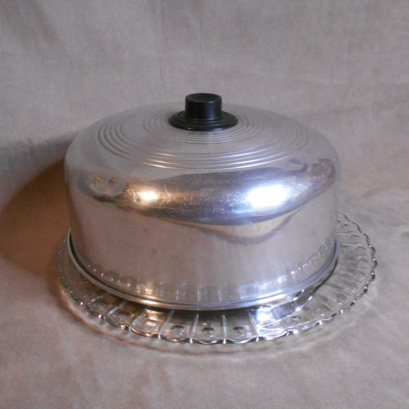 Vintage Aluminum Cake/Pie Saver Dome 10\