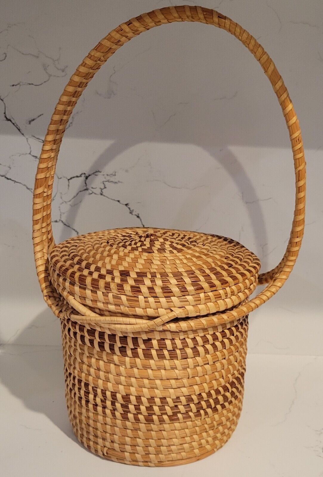 Vintage Handmade Gullah Woven Sweetgrass Basket w Lid 15.5\