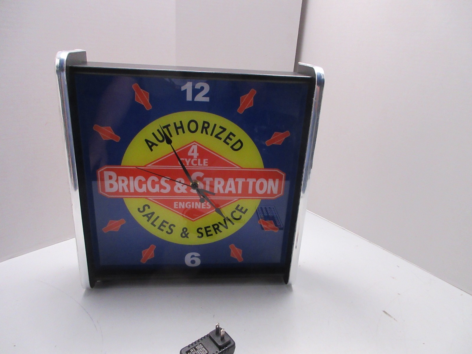 Briggs & Stratton LED light up Advertising wall clock Brand New Briggs & Stratton LED light up Advertising wall clock Brand New