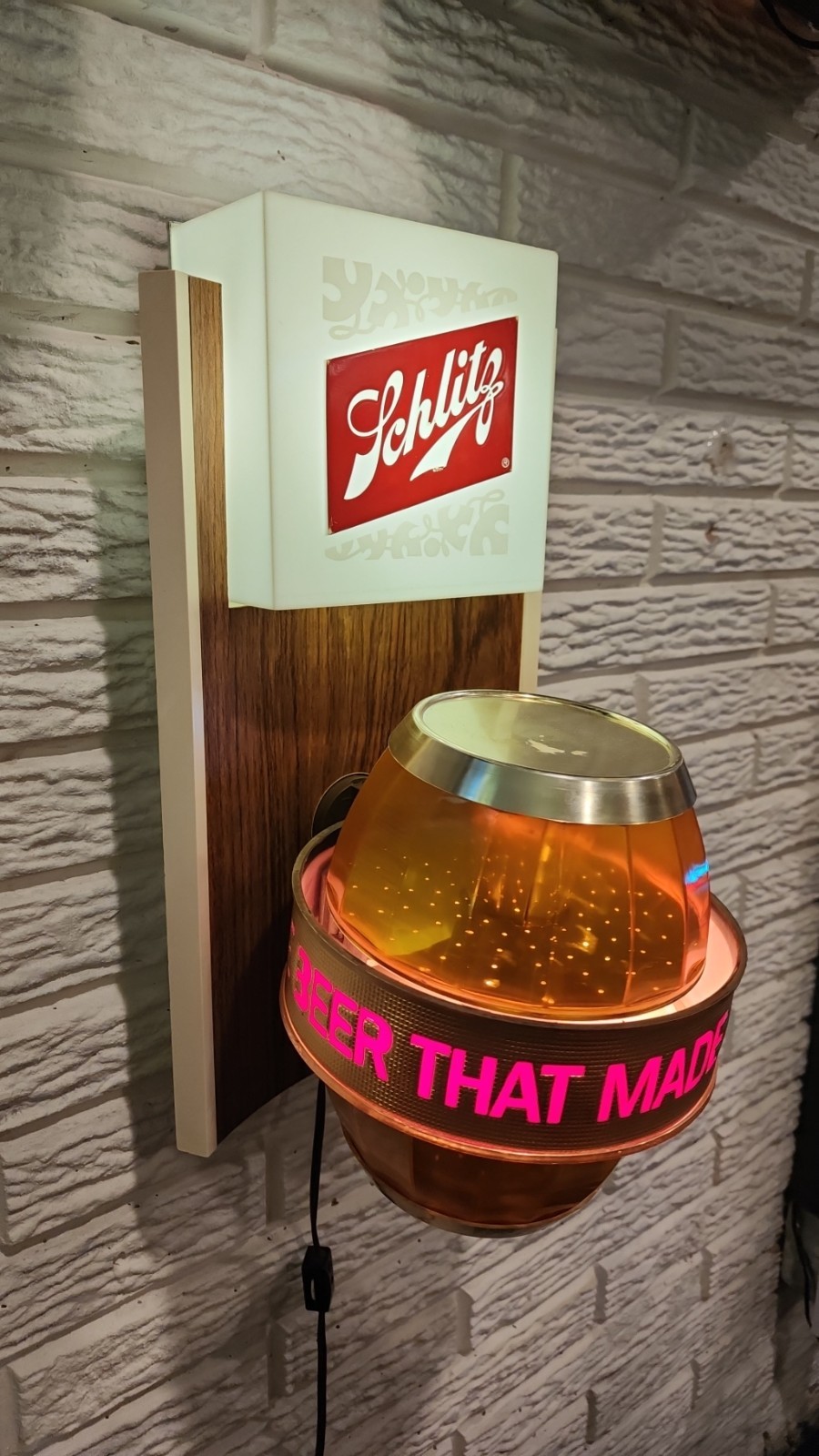 Vintage 1965 Schlitz Beer Light-Up Rotating Barrel Motion Sign Works Great Rare