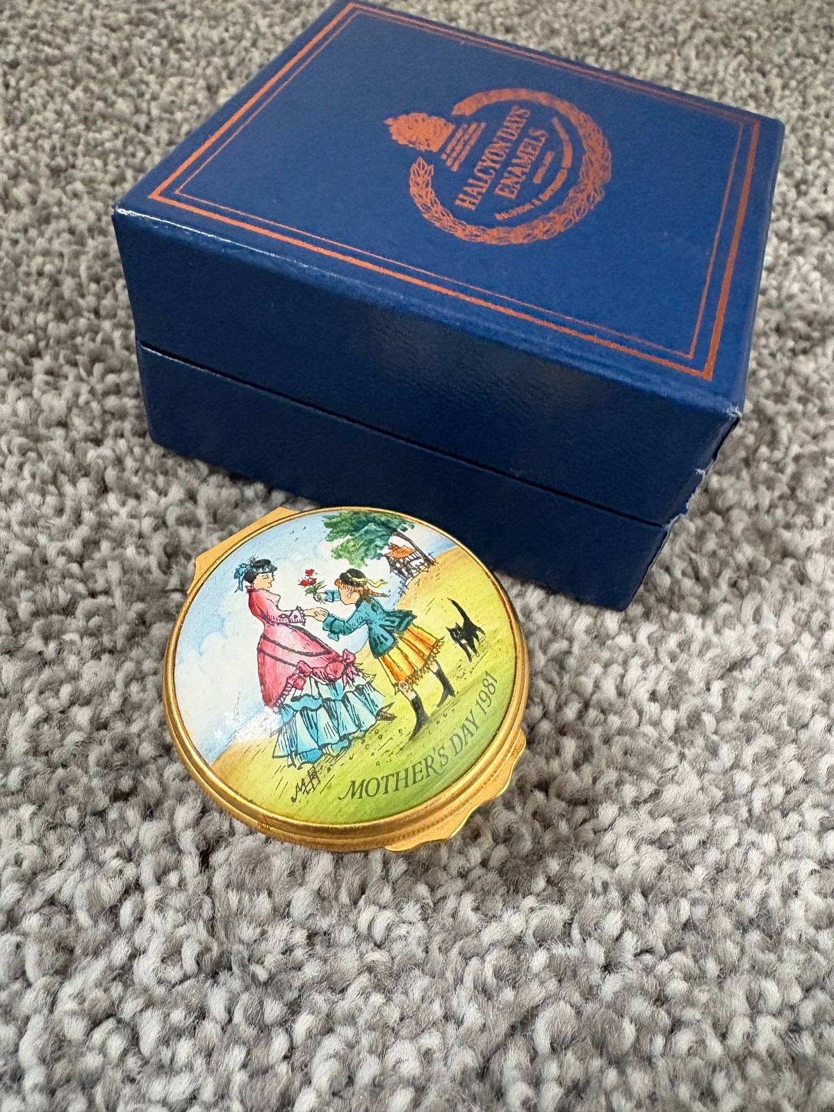 Halcyon Days Mother\'s Day 1981 England Hand Painted Enamel Trinket Box Vintage