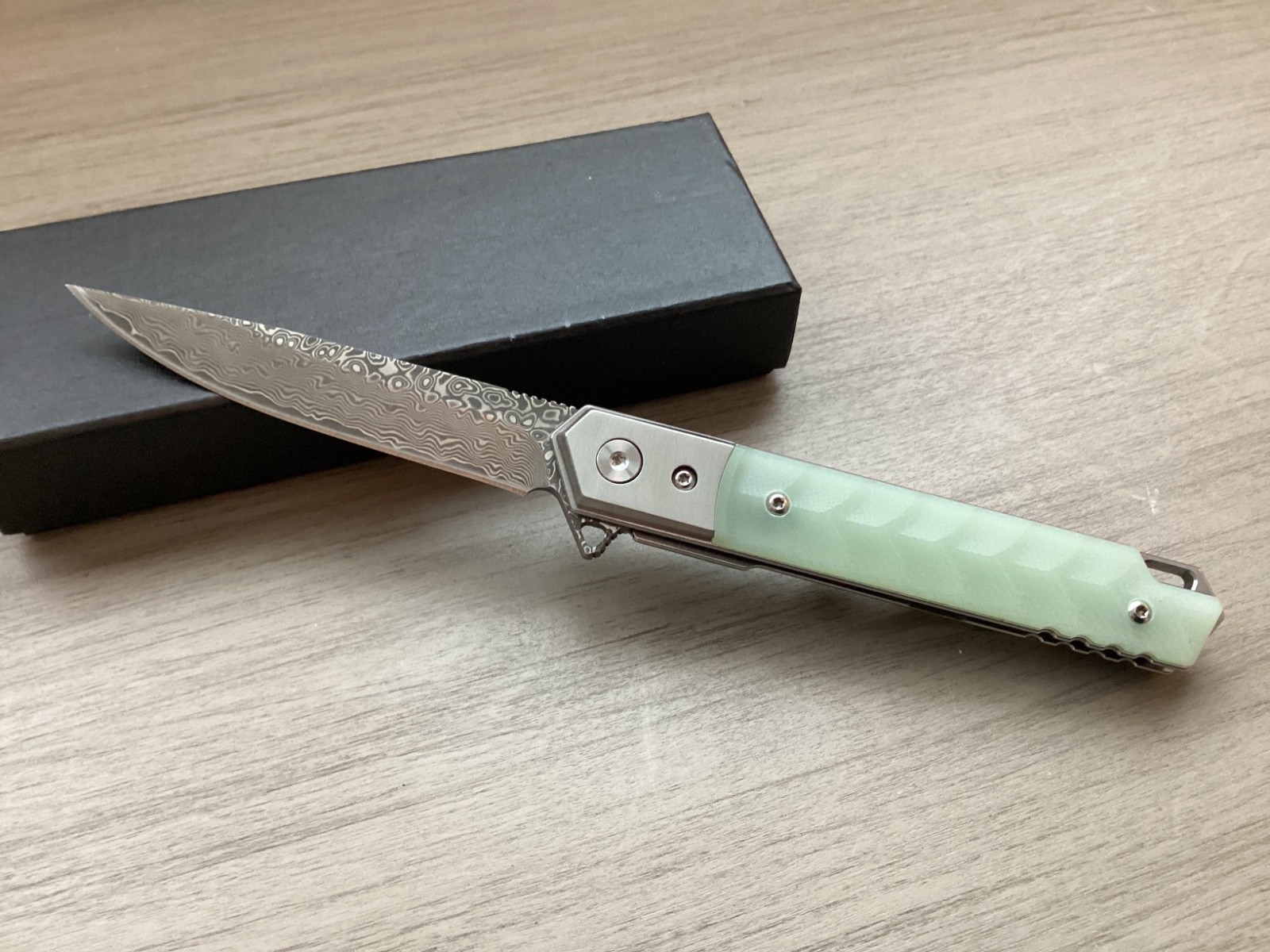 Bladetopia Jade Handle Damascus Blade D2 Steel. Bladetopia Jade Handle Damascus Blade D2 Steel.