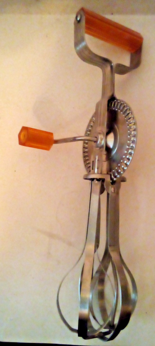 VTG HAND CRANK MANUAL WHISK EGG BEATER ORANGE PLASTIC HANDLE f2 VTG HAND CRANK MANUAL WHISK EGG BEATER ORANGE PLASTIC HANDLE f2