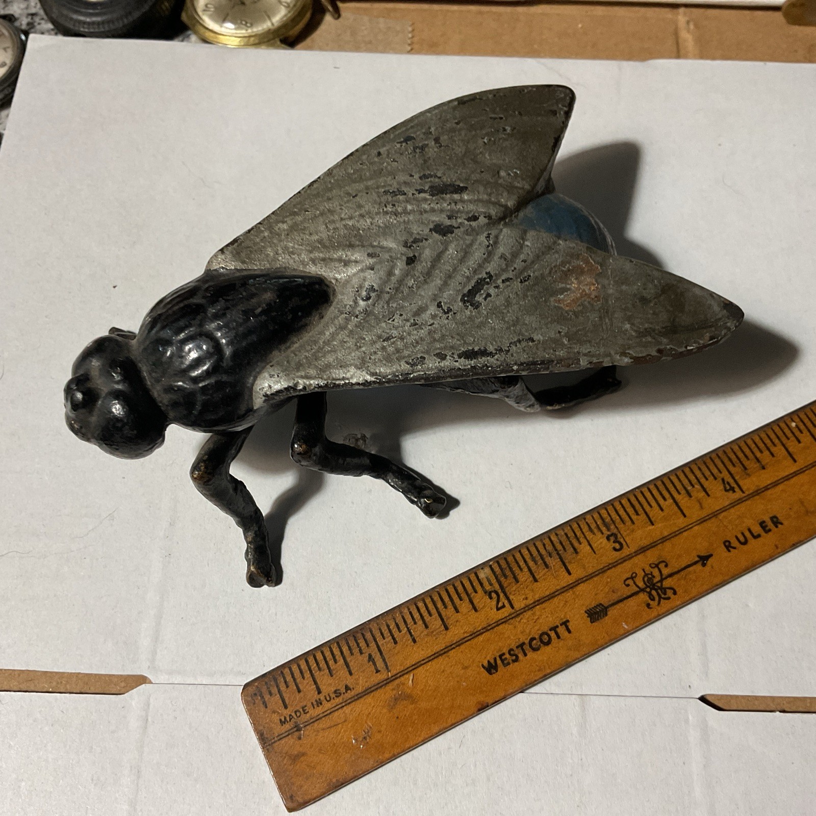  VINTAGE BLACK PAINTED CAST IRON FLY. DECORATIVE NOVELTY paperweight 