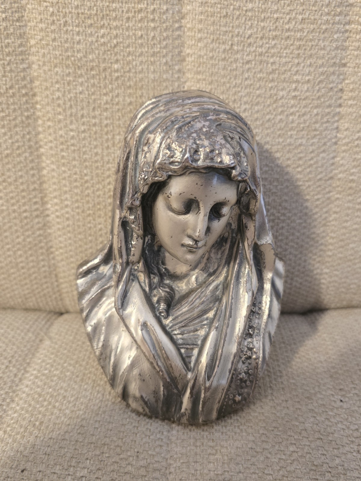 Vintage Jennings Brothers JB Metal Virgin Mary Wall Bust 4.8\
