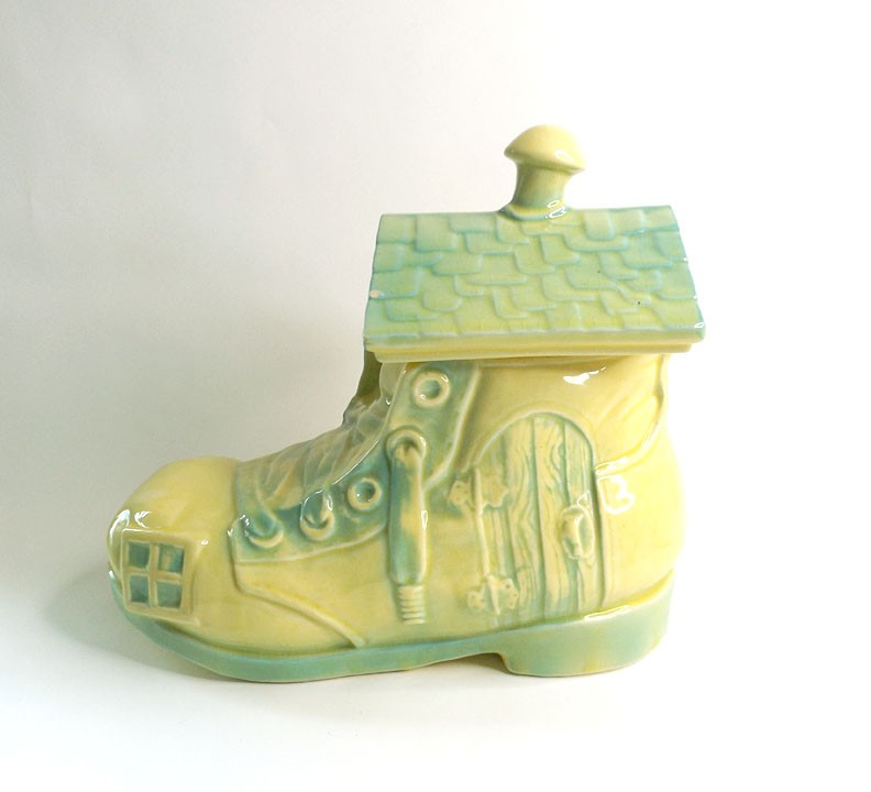 Vintage McCoy Cookie Jar Old Woman Lived in Shoe Nursery Rhyme W23
