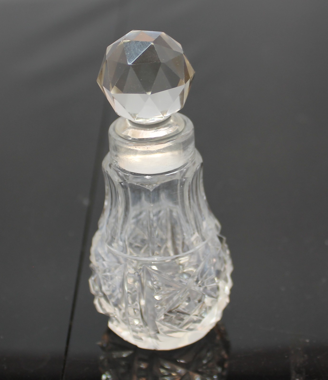 Vintage  Small  GLASS BOTTLE  Faceted  CRYSTAL STOPPER   4\