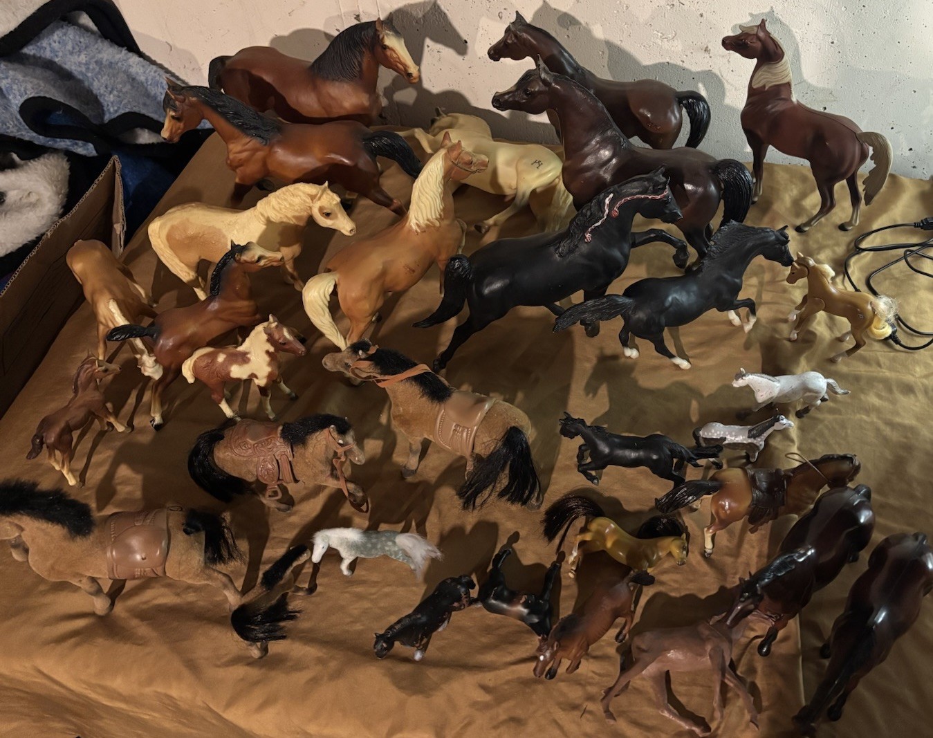 Huge Toy Horse Lot 13 Breyer Horses + Lots Of Various Brands