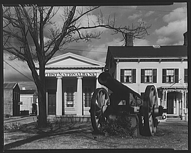 Photo:Stonington Connecticut 1930s First National Bank Cannon Town Square