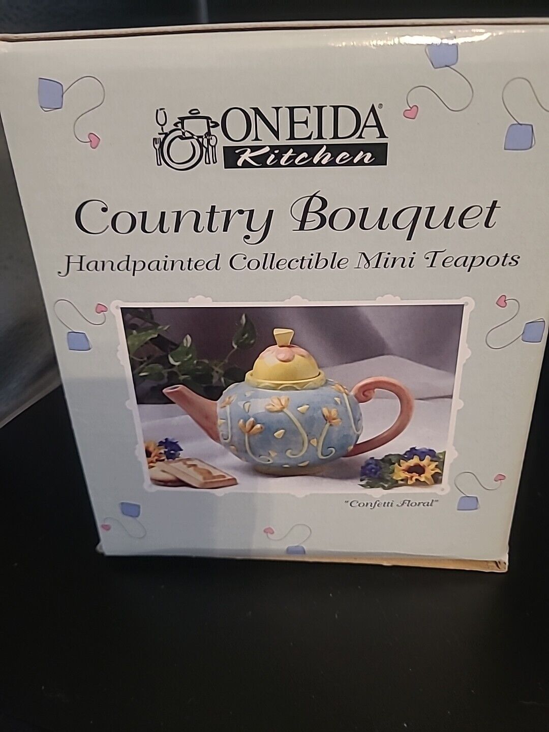   “Oneida Kitchen” Country Bouquet  Collectible Mini Teapots Grannycore \