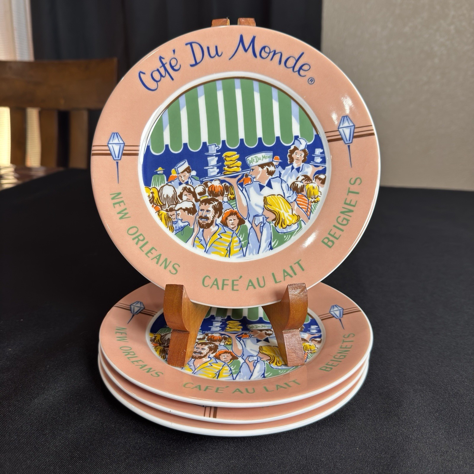 4-VTG 1996 Cafe Du Monde New Orleans Painted Scene Beignet Plate Set Rare HTF 4-VTG 1996 Cafe Du Monde New Orleans Painted Scene Beignet Plate Set Rare HTF