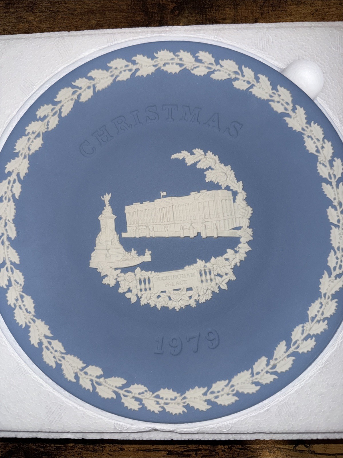 Vintage 1979 Buckingham Palace Wedgwood Blue White Christmas Plate