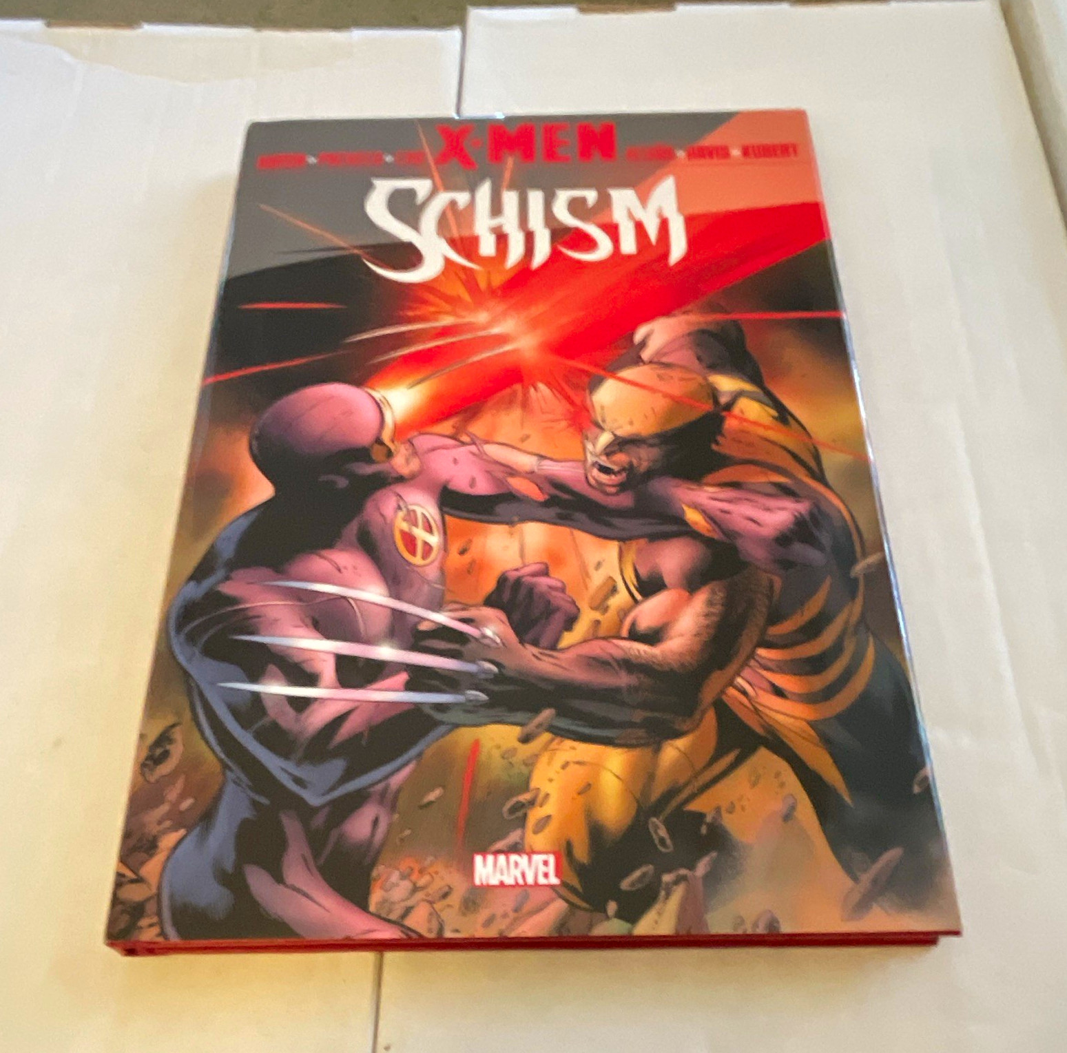 X-Men: Schism HC Jason Aaron Wolverine Cyclops Alan Davis Cover Marvel