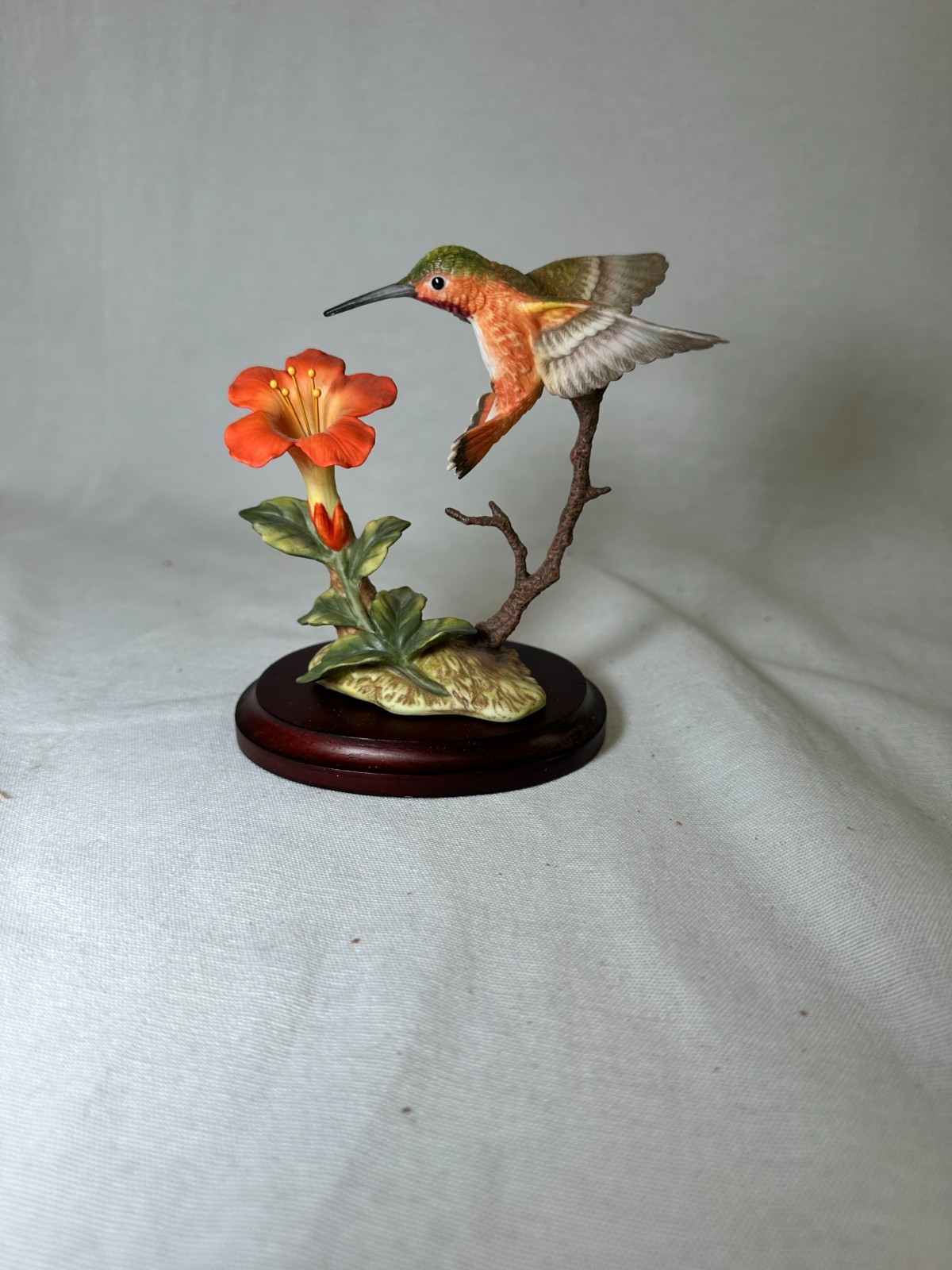 Vintage 1989 Maruri USA Rufous Hummingbird with Trumpet Creeper Figurine H-8901 Vintage 1989 Maruri USA Rufous Hummingbird with Trumpet Creeper Figurine H-8901