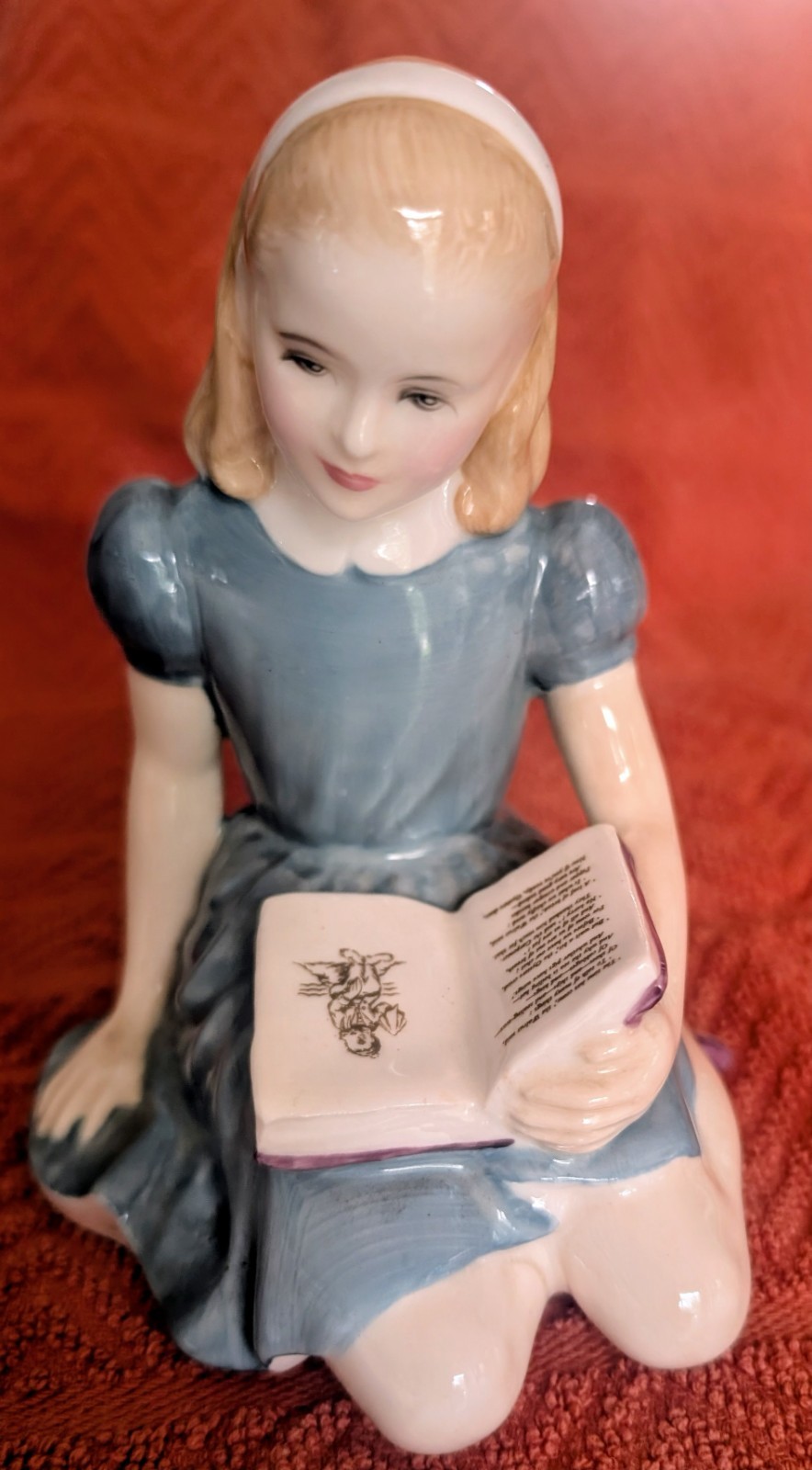 Royal Doulton Alice HN 2158 Alice in Wonderland Figurine 1959 England Bone China