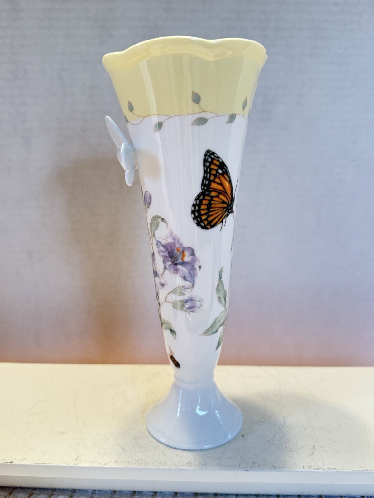 Lenox Butterfly Meadow Vase Medium Size Painted Monarch And Bee w 3D Butterfly