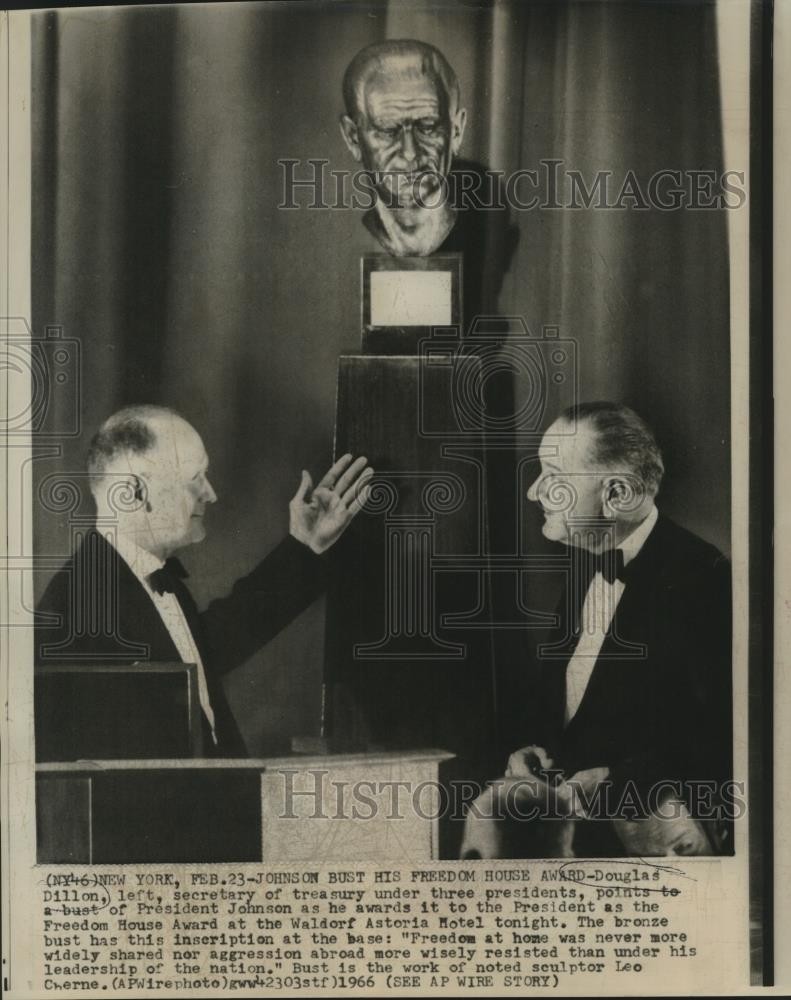 1966 Press Photo Douglas Dillon presents bust to President Johnson - nox16141 1966 Press Photo Douglas Dillon presents bust to President Johnson - nox16141