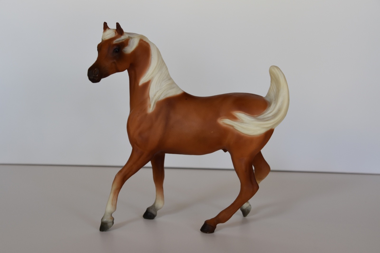 Breyer Traditional Horse #812 Prancing Arabian Stallion Palomino Sham Model