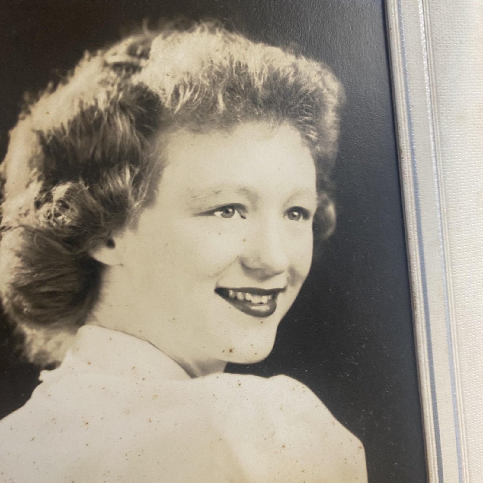 Vtg 1940s Young Woman Portrait Photo 5x7 B&W Rogers Studios Original Mounted