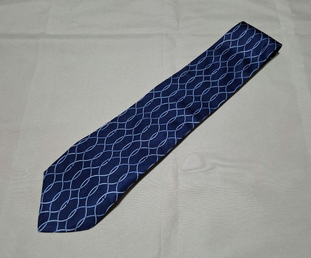 GUCCI Tie, Navy, Geometric Pattern, Silk. GUCCI Tie, Navy, Geometric Pattern, Silk.