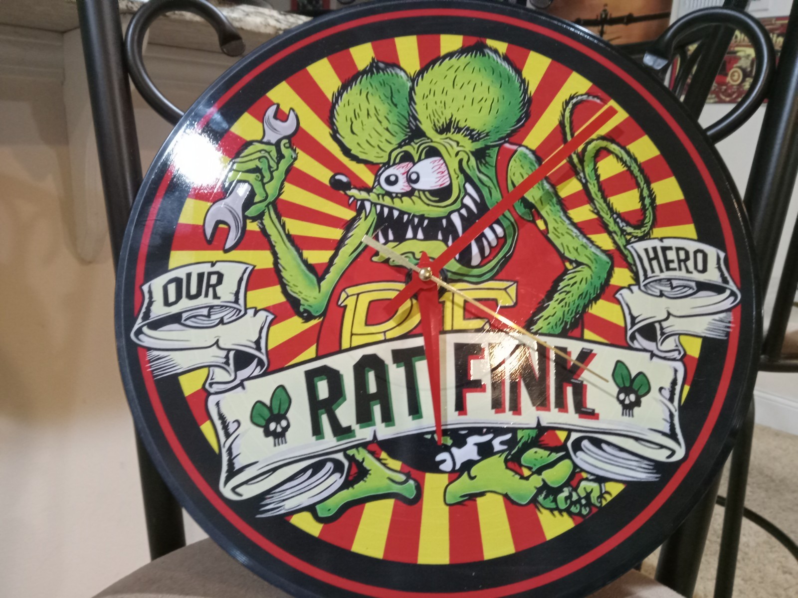 Rat Fink UV Printed Record Clock. Very Rare. Retor Decor. Requires 1 AA Battery Rat Fink UV Printed Record Clock. Very Rare. Retor Decor. Requires 1 AA Battery