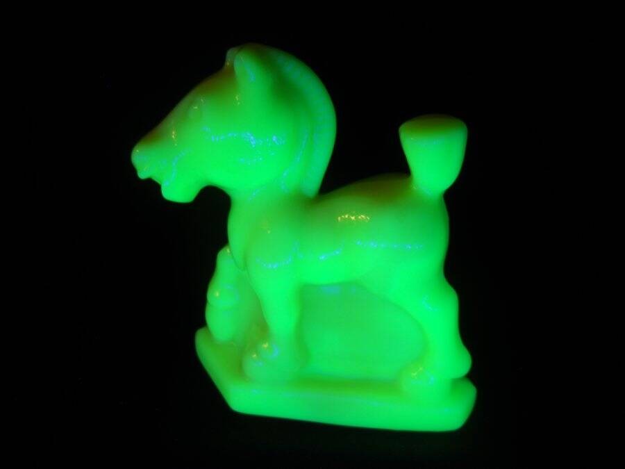 Heisey by Fenton Burmese Sparky Horse Glows w/ Black Light HCA 92