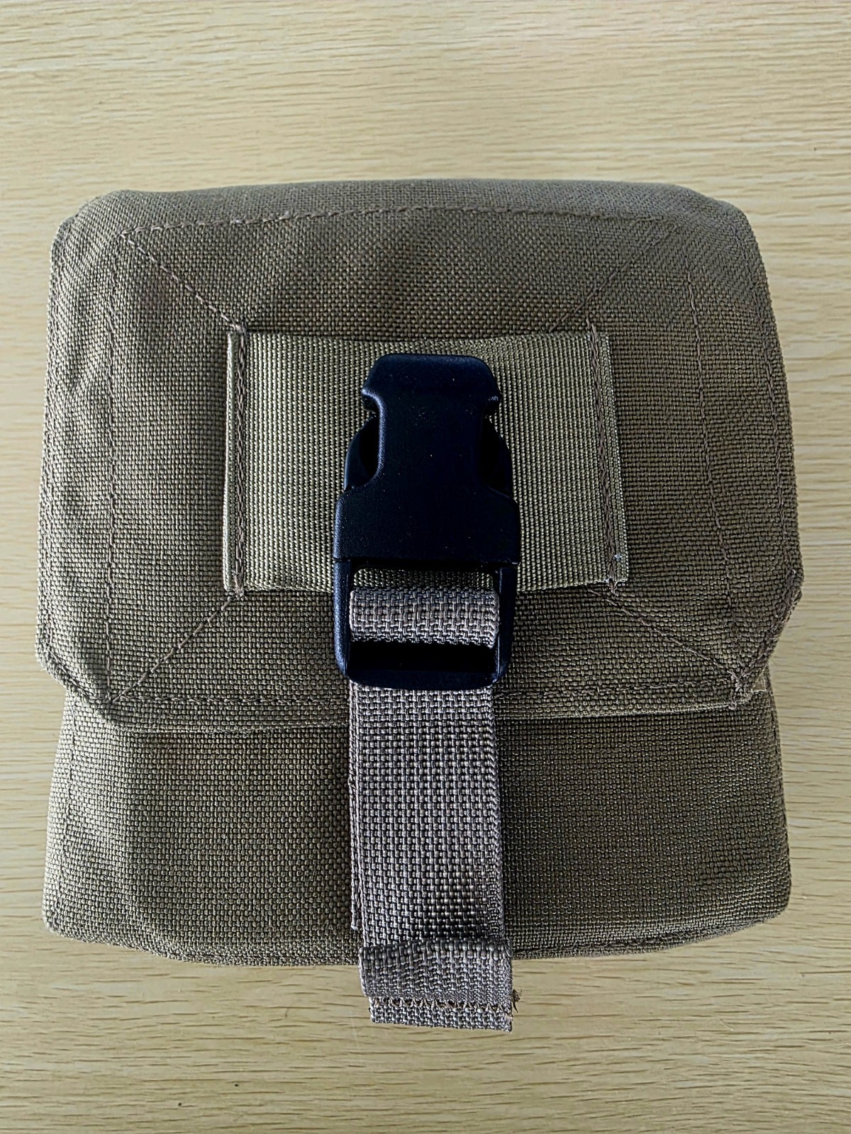EAGLE INDUSTRIES Utility Pouch with Padded NVG Insert. GWOT Era; Coyote. EAGLE INDUSTRIES Utility Pouch with Padded NVG Insert. GWOT Era; Coyote.