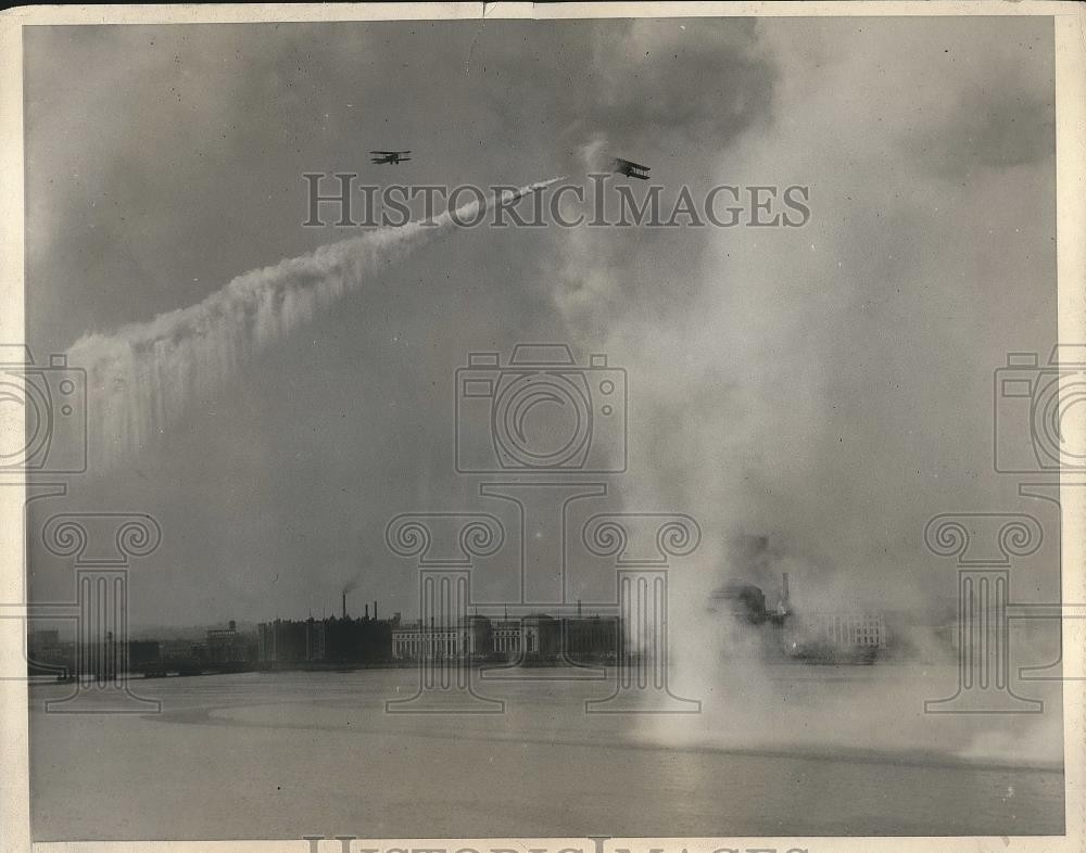 1925 Press Photo Planes lay smokke in aerial display at Back Bay in Boston 1925 Press Photo Planes lay smokke in aerial display at Back Bay in Boston