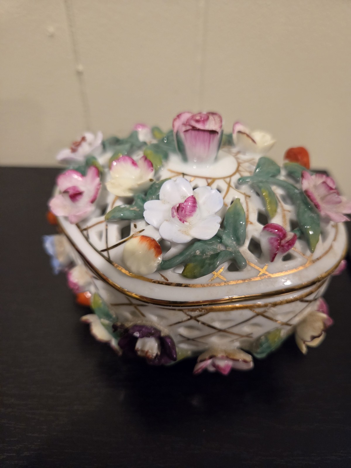 Chinese Porcelain Raised Floral Trinket Box Mimics German Designs Chinese Porcelain Raised Floral Trinket Box Mimics German Designs