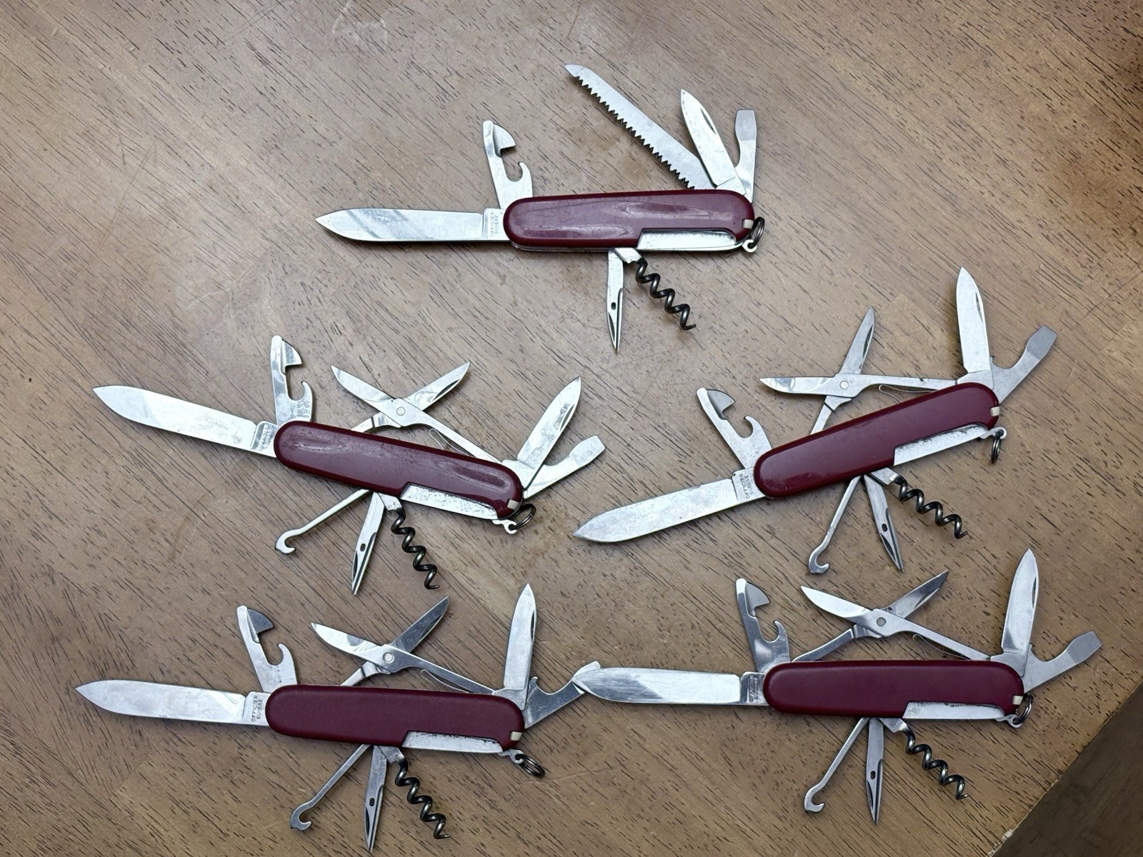 Victorinox Lot of 10 Swiss Army Knife Classic Red Multi-tool Swiss Officer 🇨🇭