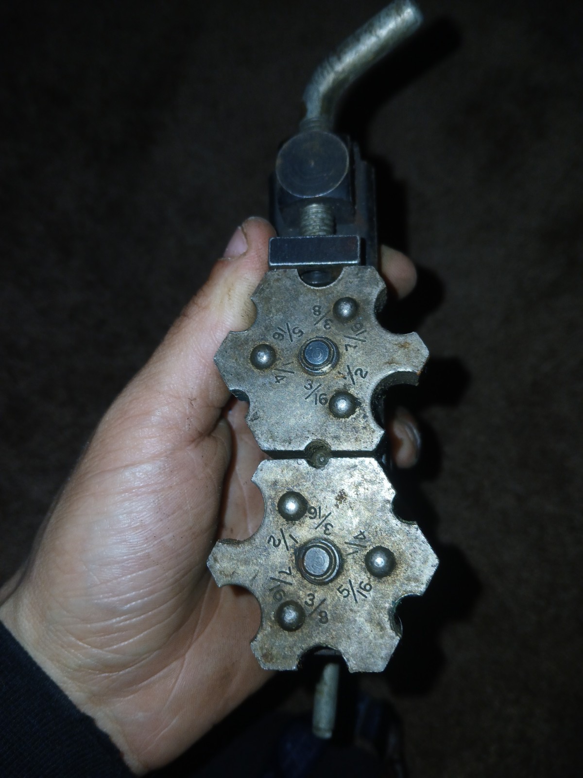 E. Edelmann & Co. Flaring Tool Adjustable Sized Geared Wheels Pat. Pending E. Edelmann & Co. Flaring Tool Adjustable Sized Geared Wheels Pat. Pending