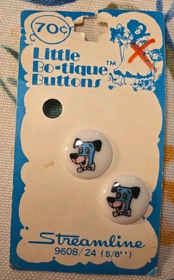 VTG Little Bo-tique 2 Buttons 1/2” Plastic Shank Card HUCKLEBERRY HOUND