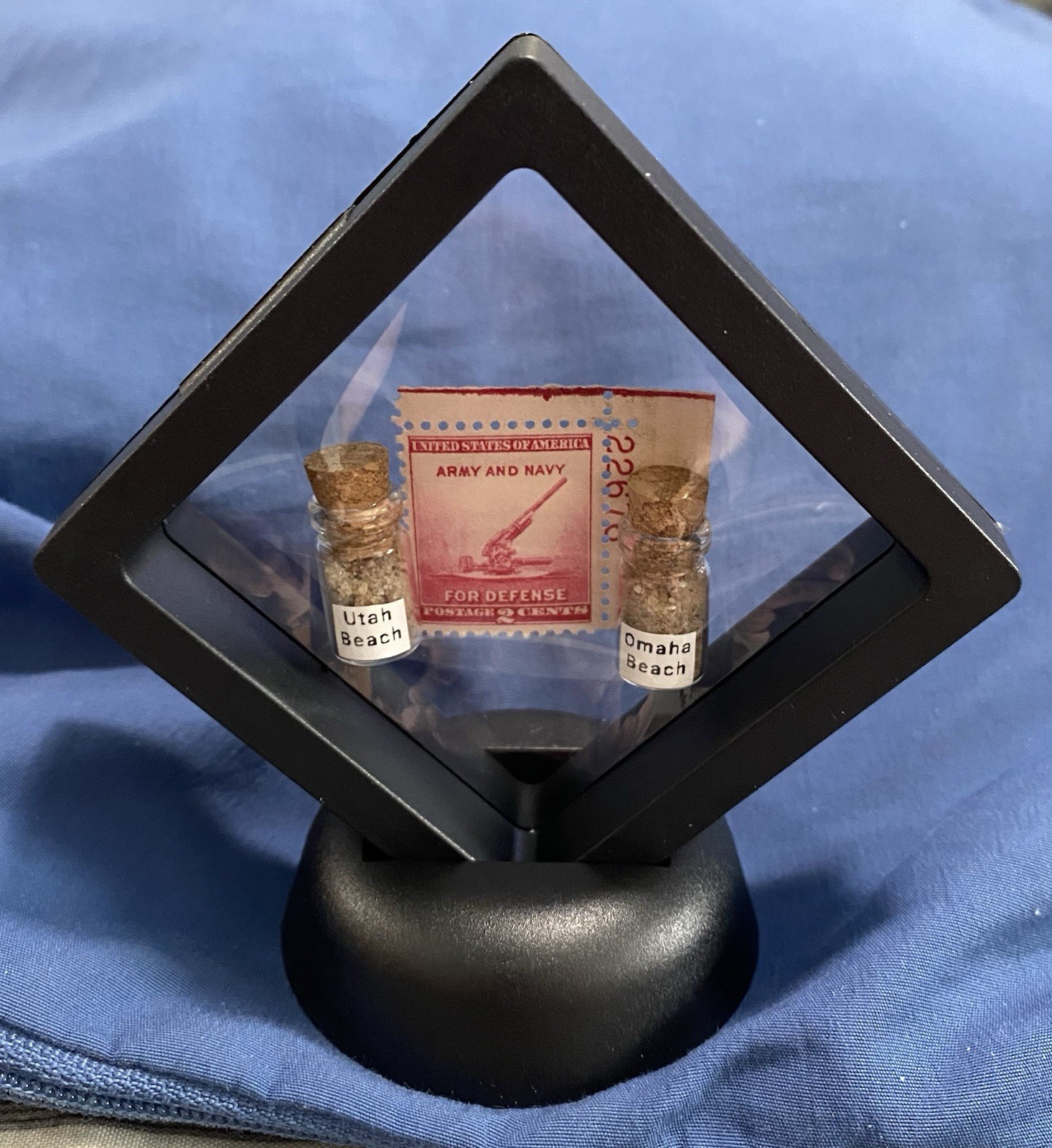 WW2,D-Day,Normandy,Utah & Omaha Beach Sand w/COA,1940 Unused U.S.Two Cent Stamp WW2,D-Day,Normandy,Utah & Omaha Beach Sand w/COA,1940 Unused U.S.Two Cent Stamp