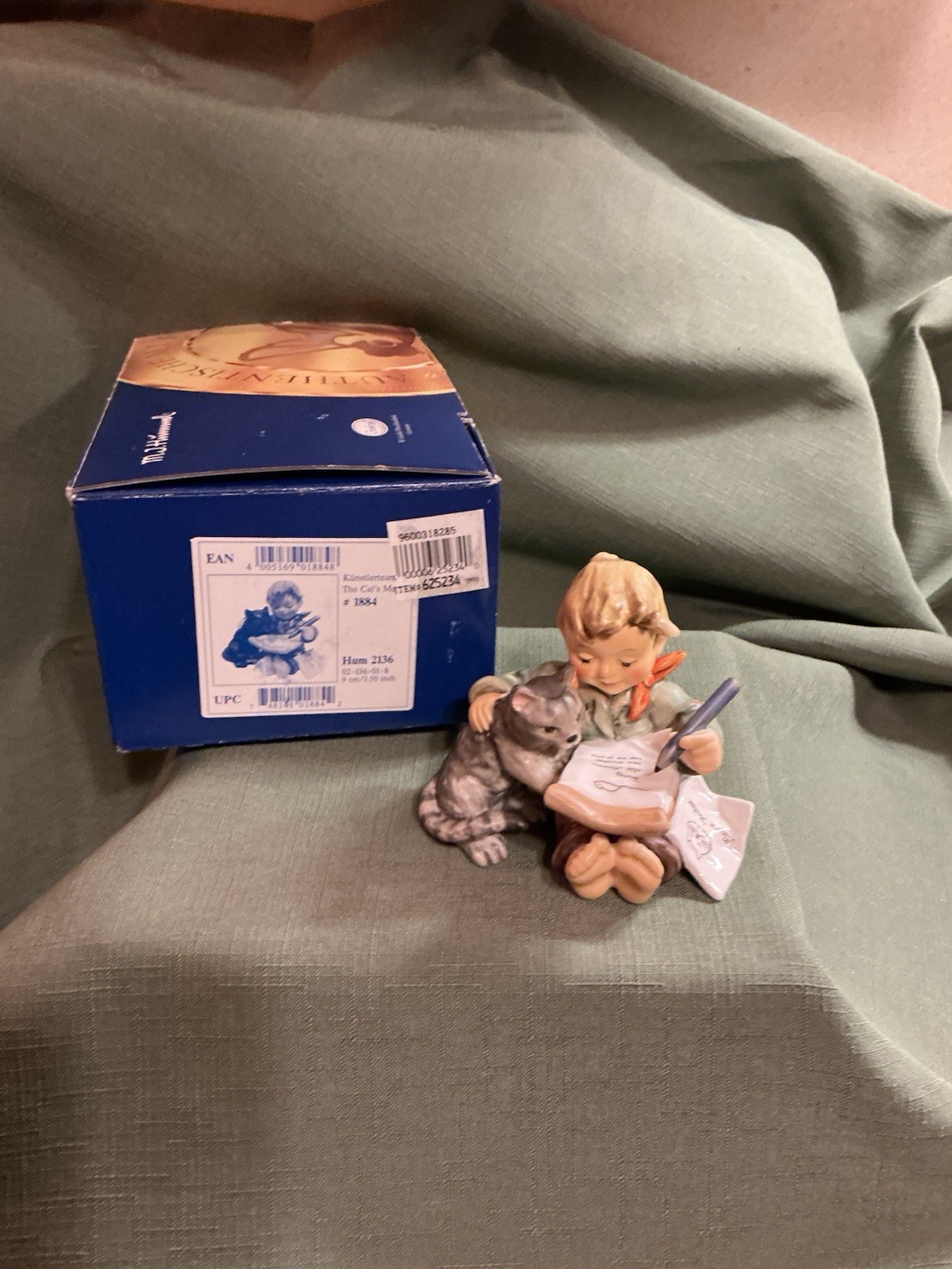 MI HUMMEL- The Cats Meow- Grey Cat #2136 TM8, 3 1/2” First Issue