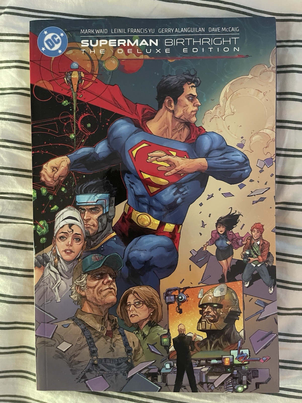 DC Comics Superman: Birthright The Deluxe Edition Exclusive Cover DC Comics Superman: Birthright The Deluxe Edition Exclusive Cover