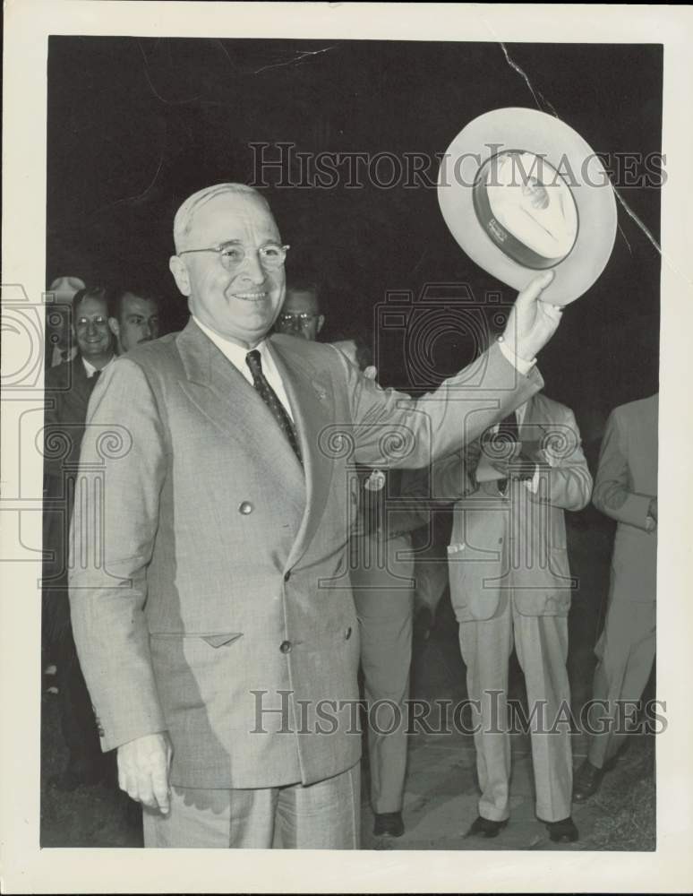 1949 Press Photo Harry Truman waves his hat during his visit to Kansas City 1949 Press Photo Harry Truman waves his hat during his visit to Kansas City