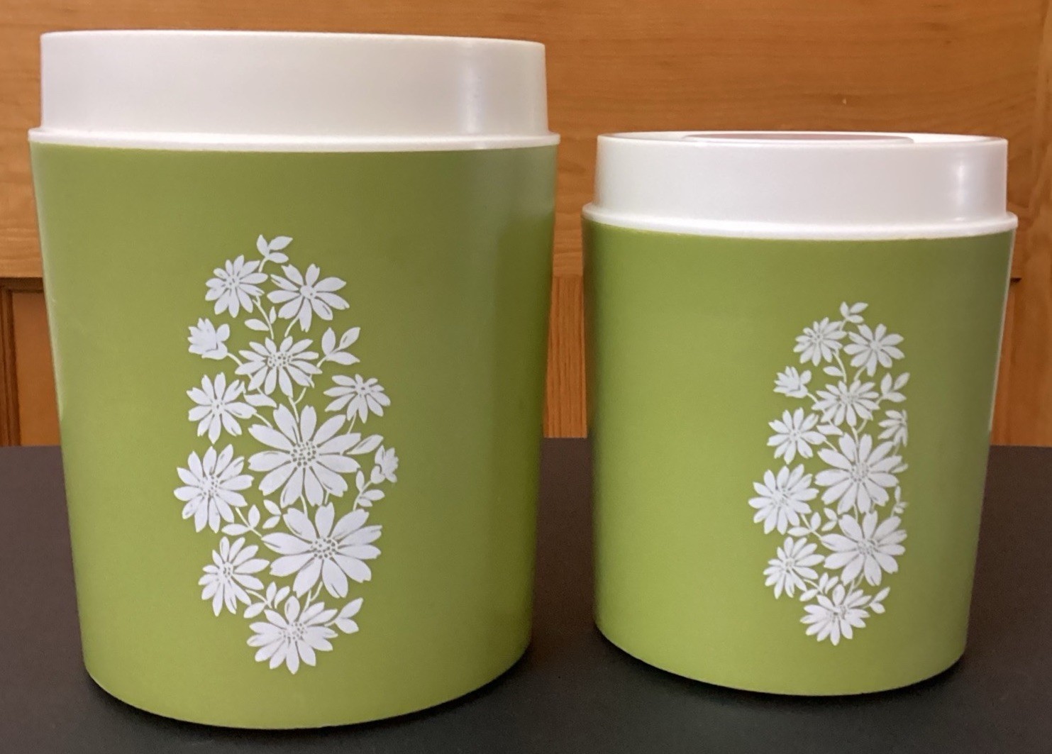 2 Vtg Mid Century Avocado Green/White Crazy Daisy Floral Plastic Canisters