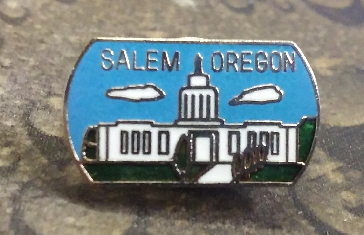 Salem Oregon State Capital Building vintage pin badge Salem Oregon State Capital Building vintage pin badge