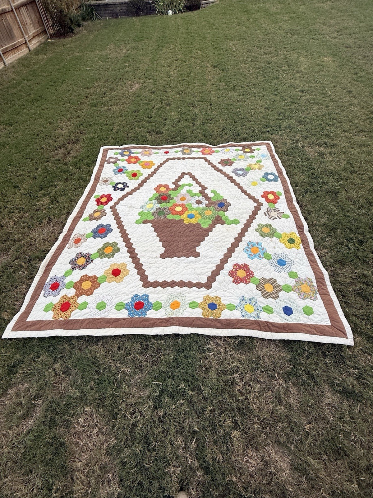 VINTAGE Hand Sewn Grandmas Flower Garden Hexagon Quilt 1979