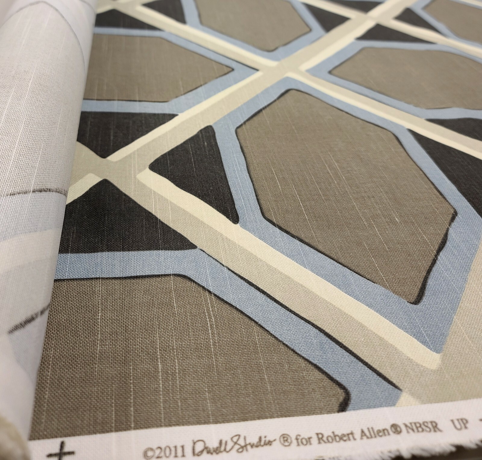 Robert Allen DWELL STUDIO Fabric Coco Brindle #0290948 (5.25 YARDS) Robert Allen DWELL STUDIO Fabric Coco Brindle #0290948 (5.25 YARDS)