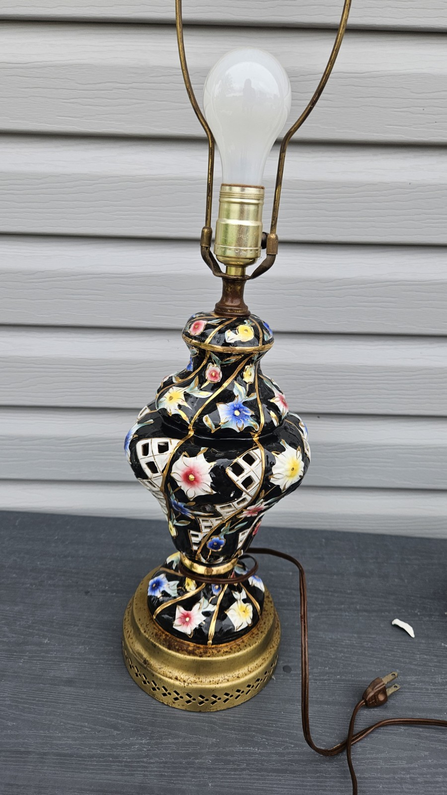 mid-century Italian Capodimonte pierce-cut porcelain table lamp mid-century Italian Capodimonte pierce-cut porcelain table lamp