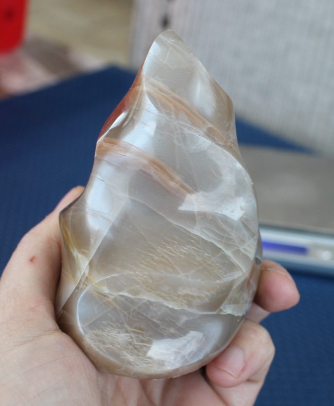 PEACH MOONSTONE FLAME 3.80 INCHES TALL/ 381.6 GRAMS