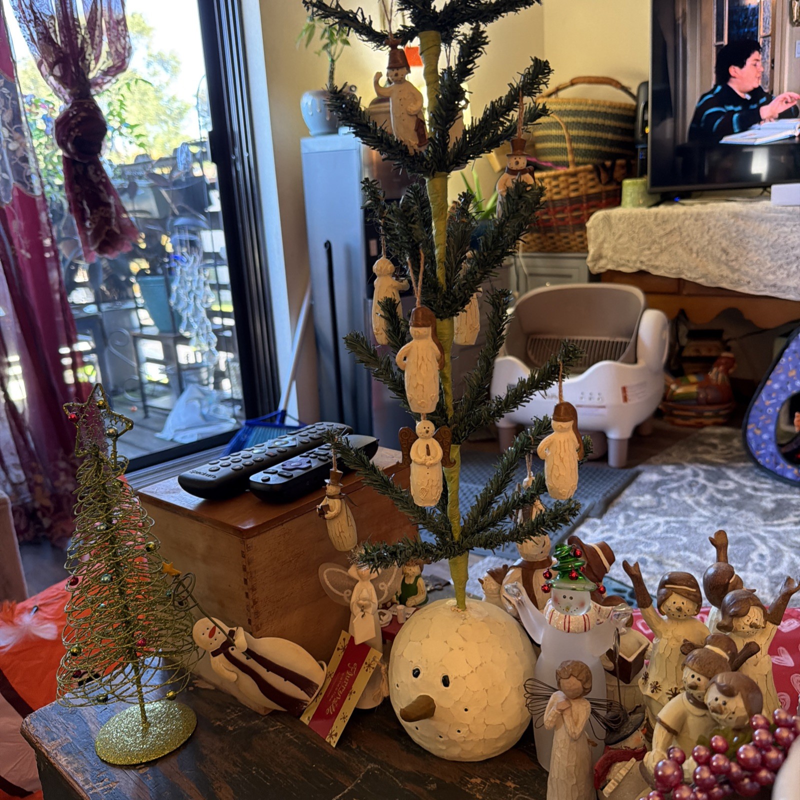 RARE Flurryville Collection MINI TREE W/ ORNAMENTS 25