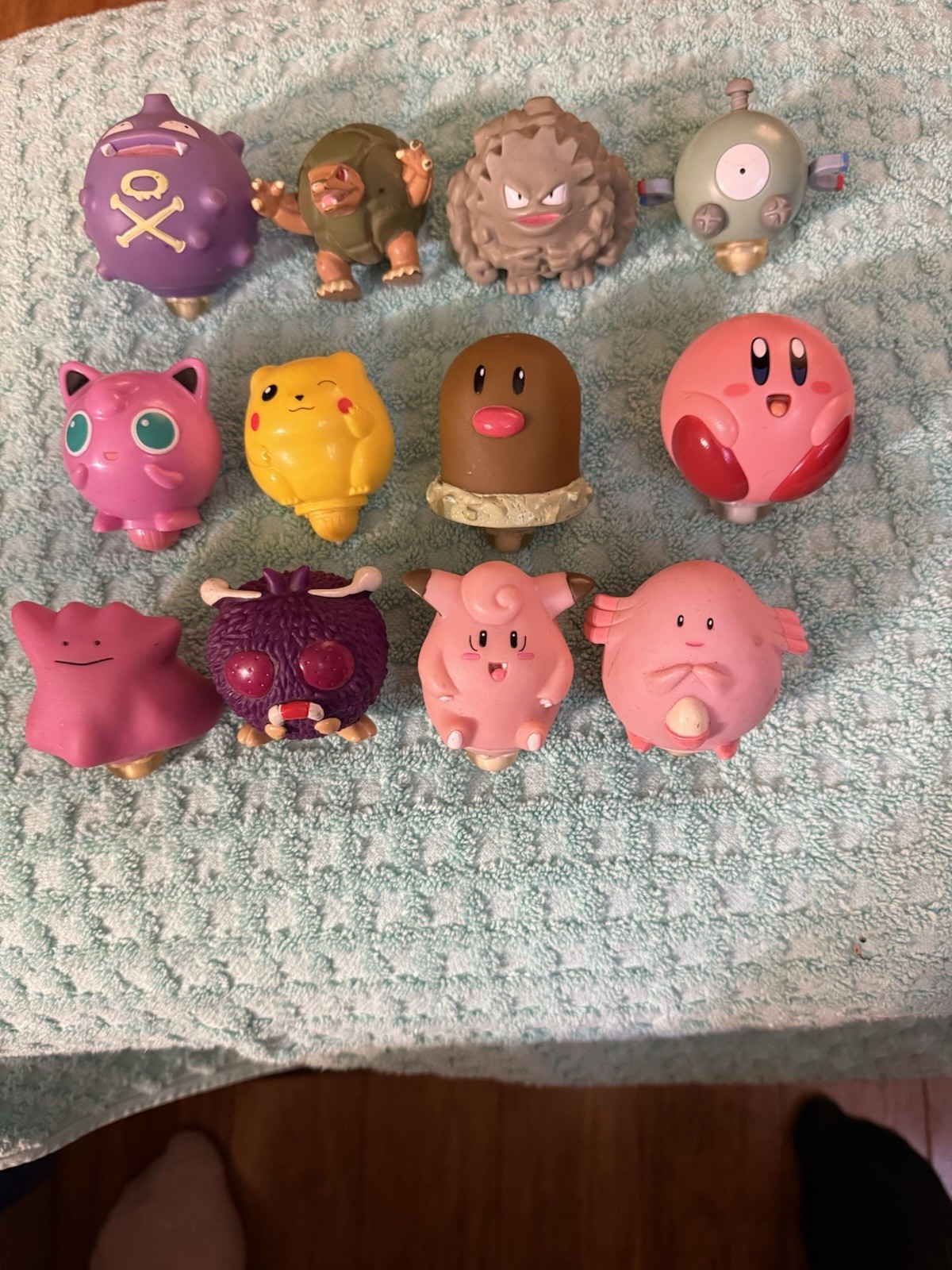 Vintage 1999 2000 Burger King Pokemon Rev-Tops 11 Of 12 From 1999 & Pikachu 2000 Vintage 1999 2000 Burger King Pokemon Rev-Tops 11 Of 12 From 1999 & Pikachu 2000