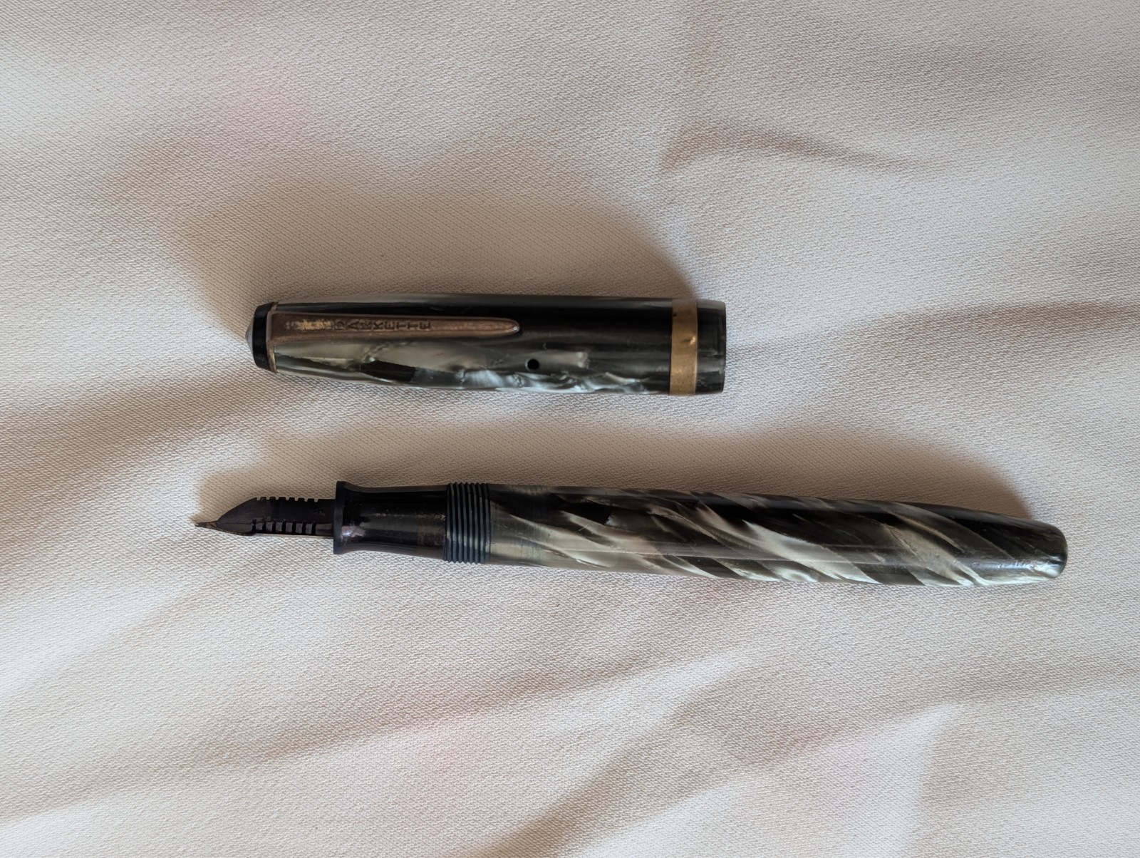 Vintage Parker Parkette Gray Pearl Lever Fill Fountain Pen ORIGINAL 14K Gold Nib Vintage Parker Parkette Gray Pearl Lever Fill Fountain Pen ORIGINAL 14K Gold Nib